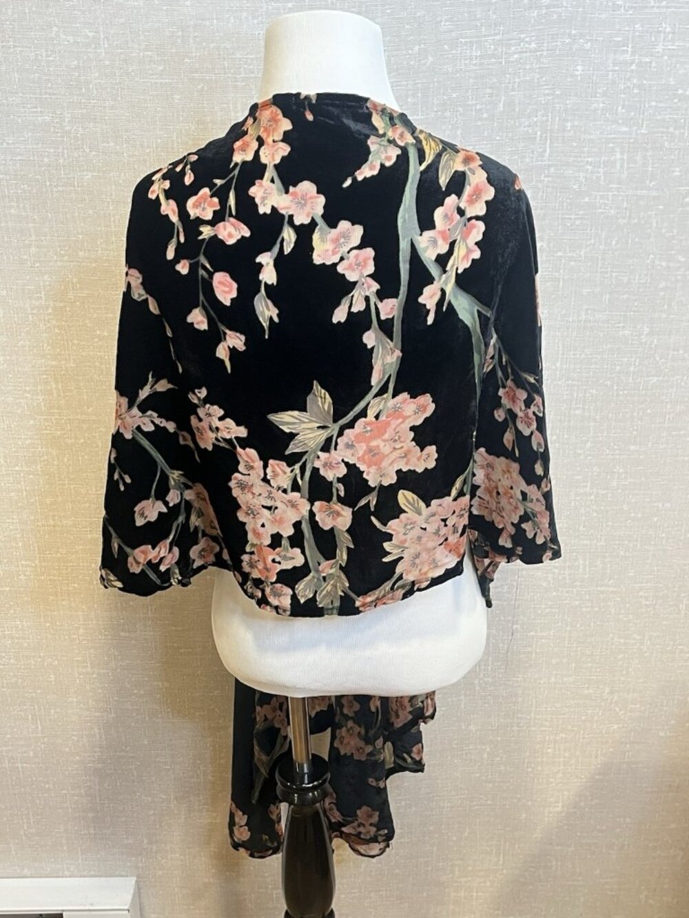 Betsey Johnson Black Floral Velvet Kimono Shawl OSFM Cherry Burnout Wrap - Picture 3 of 4
